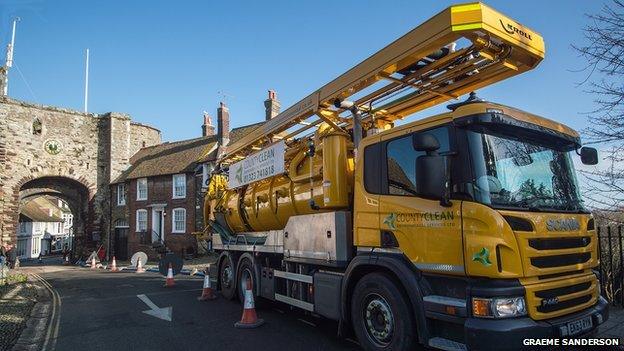 Cleaning contractor vehicle at Landgate Arch in Rye