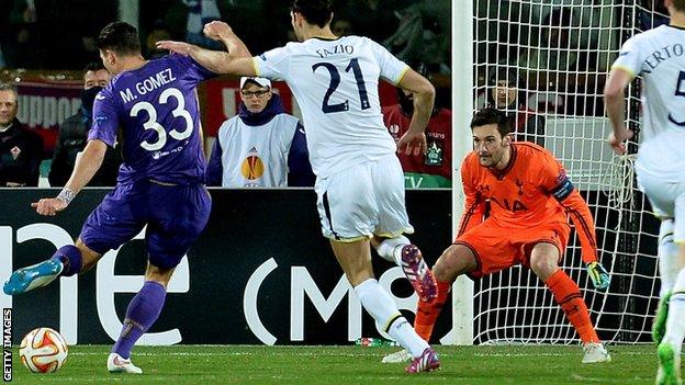 Mario Gomez beats Hugo Lloris for Fiorentina's first goal