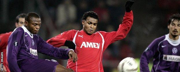 Prince Rajcomar (centre) in action for Utrecht