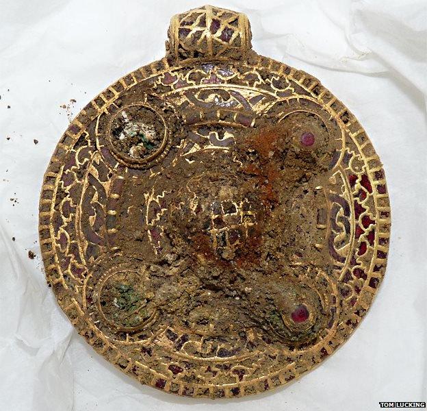 Anglo-Saxon pendant found in south Norfolk