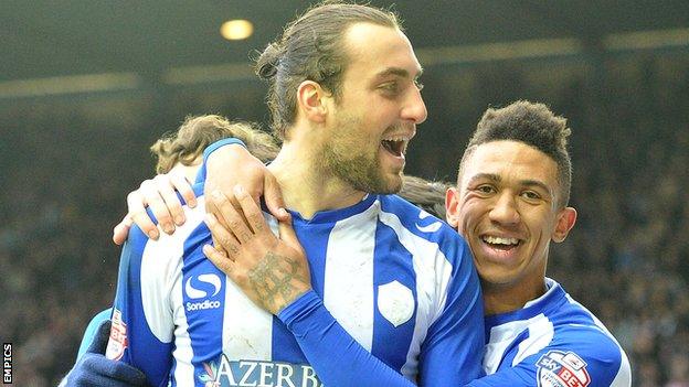 Atdhe Nuhiu celebrates his penalty