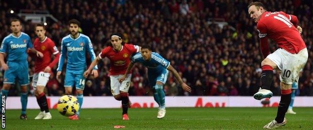 Manchester United striker Wayne Rooney scores a penalty against Sunderland