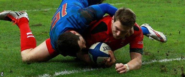 Dan Biggar scores a try for Wales