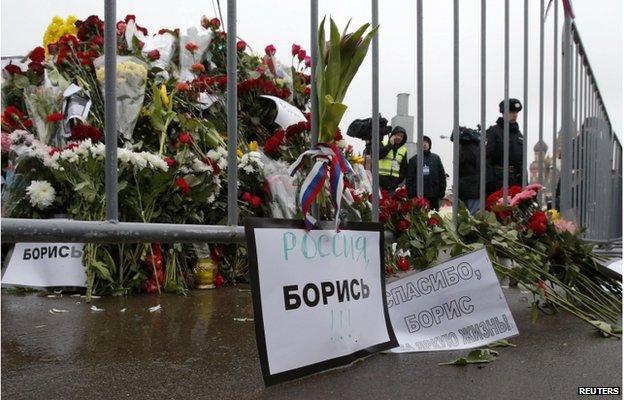 Flowers and placards are placed at the site where Kremlin critic Boris Nemtsov was murdered on Friday night, in central Moscow 1 March 2015