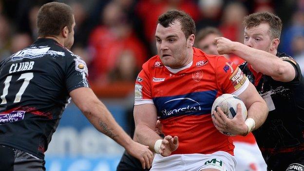 Greg Burke attempts to evade Tony Clubb