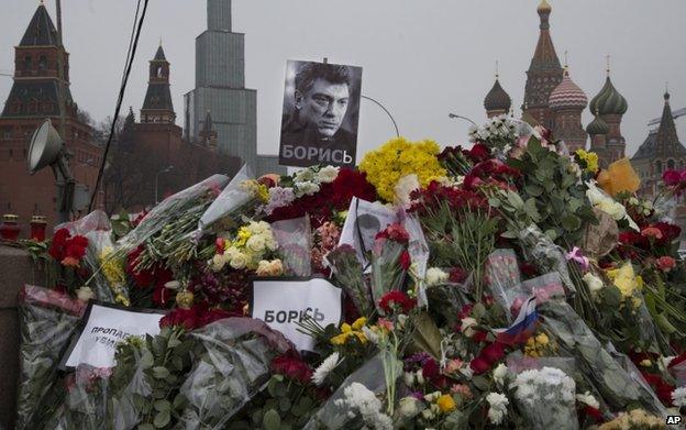 Placards reading "Propaganda kills" and "Fight on!" were mixed with flowers near the Kremlin