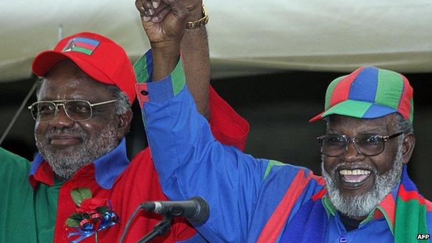 Sam Nujoma (right) and Hifikepunye Pohamba, 2004