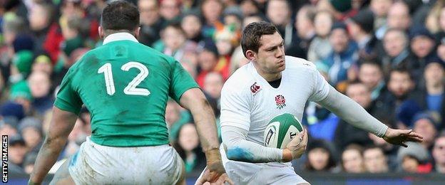 England full-back Alex Goode evades Ireland centre Robbie Henshaw