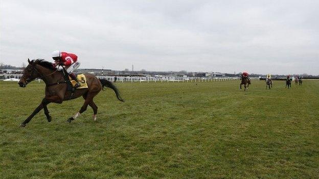 Coneygree sprinting away to win at Newbury