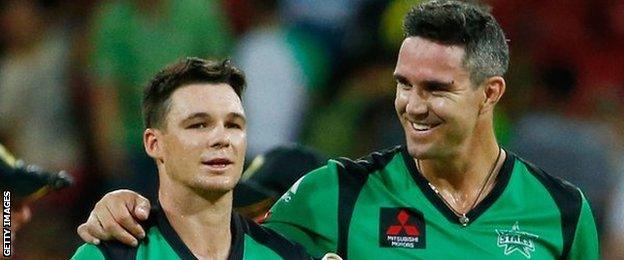 Peter Handscomb (left)