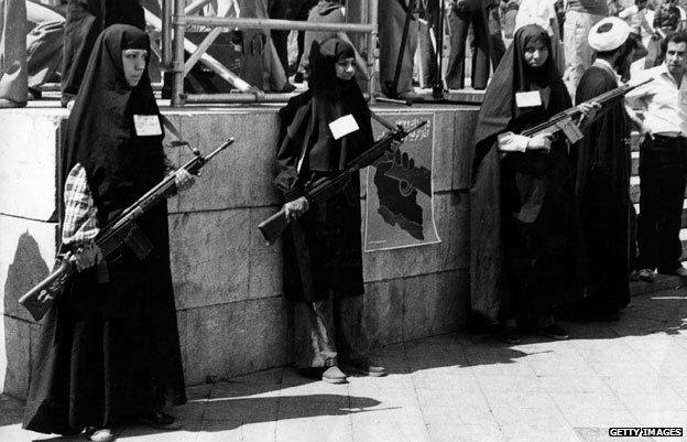 Women revolutionaries with guns