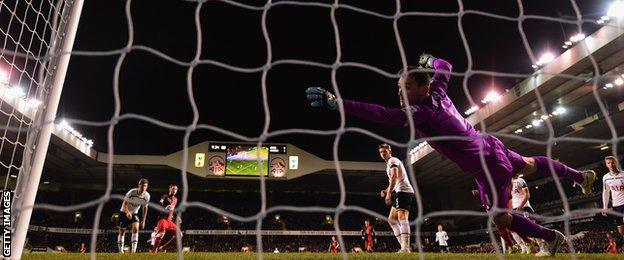 Gylfi Sigurdsson scores for Swansea