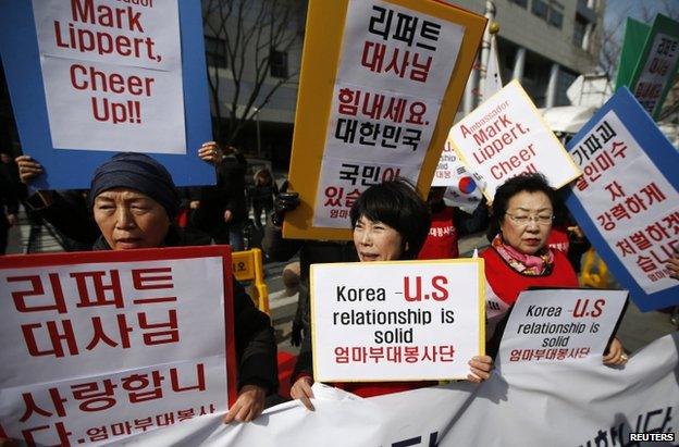 Koreans wish the US ambassador well after the attack in Seoul, 5 March