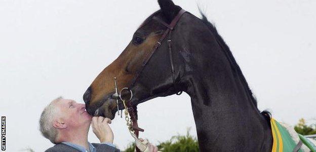 Trainer Martin Pipe with Cyfor Malta