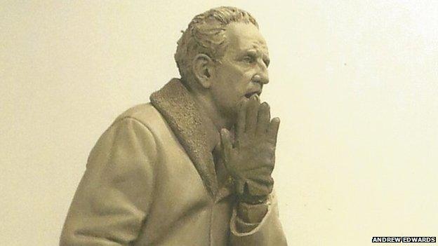 Andrew Edwards sculpture of Jimmy Sirrel