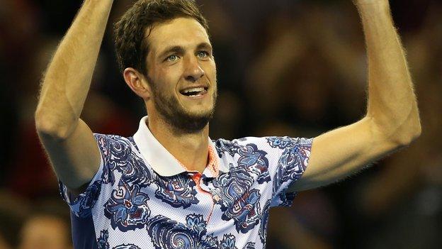 James Ward beats John Isner in the Davis Cup