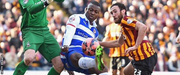 Yakubu goes close for Reading