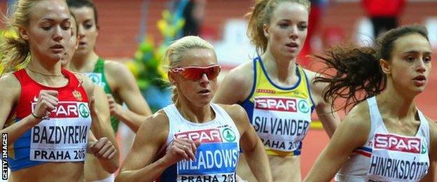 Jenny Meadows (centre)