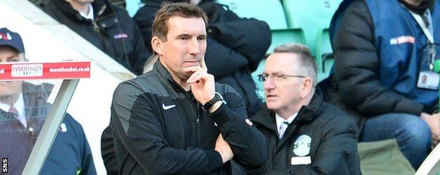 Hibs manager Alan Stubbs in the dugout