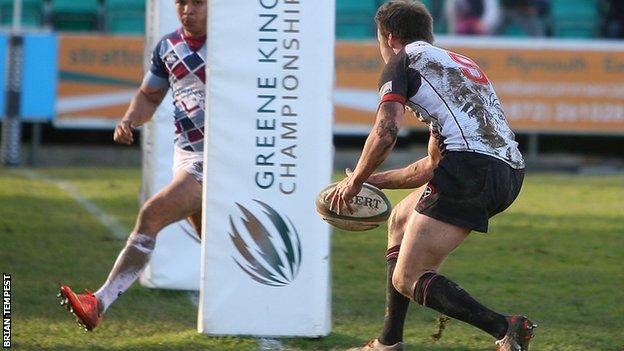 Tom Kessell scores for Cornish Pirates