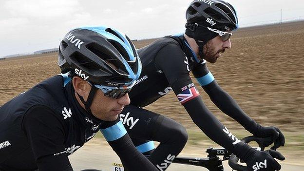 Bradley Wiggins (r)