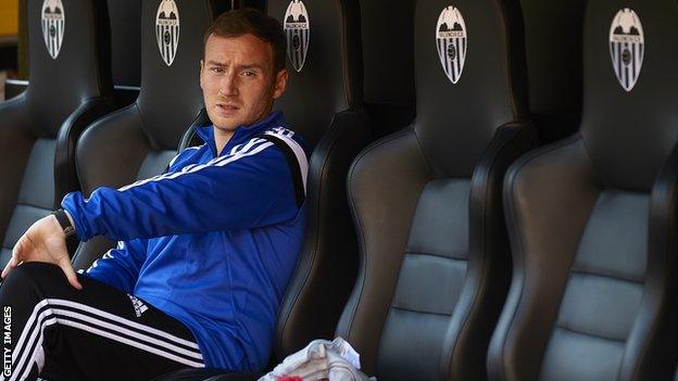 Ian Cathro in the Valencia dugout