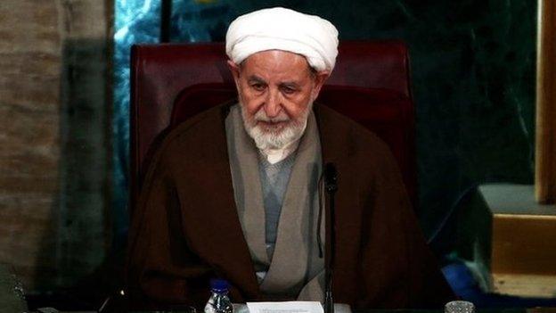 picture of Ayatollah Mohammad Yazdi speaking