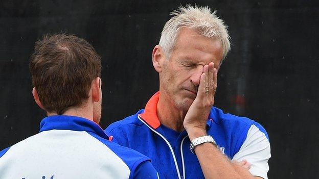 Peter Moores (right) with England ODI captain Eoin Morgan