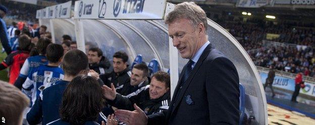 Real Sociedad coach Davie Moyes greets young fans