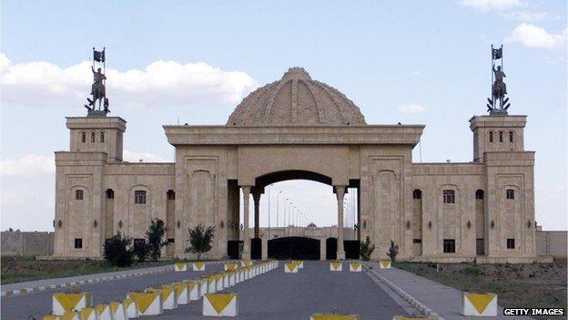 Picture taken 2 March 2003 shows a view of the main gate of former Iraqi President Saddam Hussein's palace in Tikrit, some 200km north of Baghdad, 22 March 2003