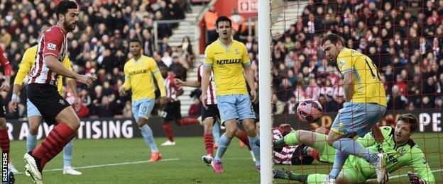 Southampton's Graziano Pelle scores against Crystal Palace in the FA Cup