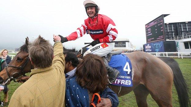 Coneygree ridden by jockey Nico de Boinville