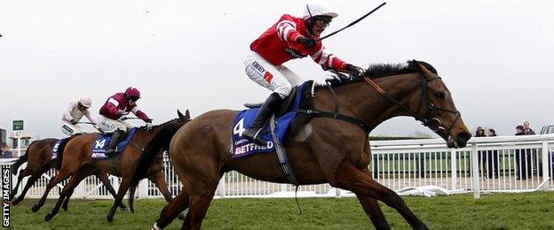 Nico de Boinville riding Coneygree