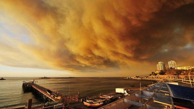 Smoke billows over Valparaiso, Chile. 14 March 2015