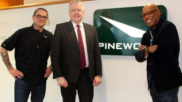 Carwyn Jones with Kurt Sutter (l) and Paris Barclay at Pinewood Wales