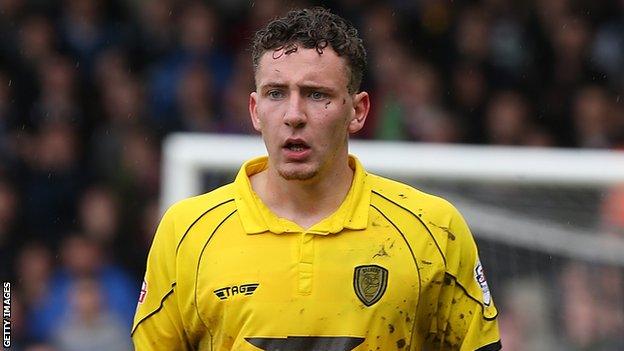 Callum McFadzean on loan to Burton Albion