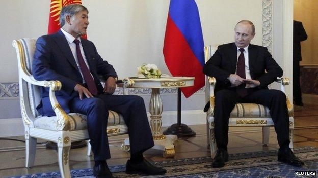 Kyrgyzstan President Almazbek Atambayev (left) with Mr Putin