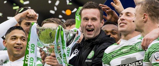 Celtic players and manager Ronny Deila celebrate Sunday's League Cup final win