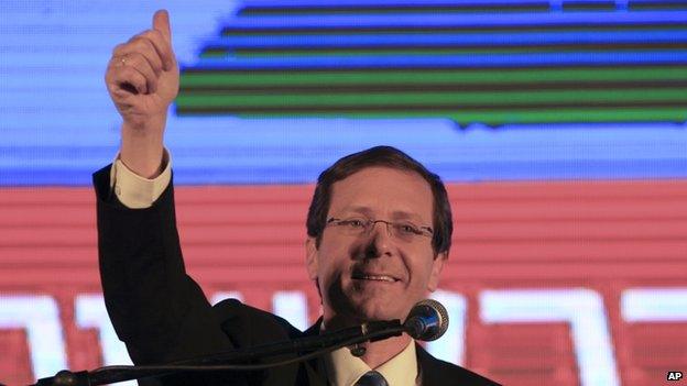 Zionist Union leader Yitzhak Herzog speaks in Tel Aviv