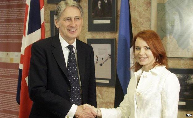 UK Foreign Secretary Phillip Hammond and Estonian Foreign Minister Keit Pentus-Rosimannus (Feb 2015)