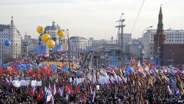 Thousands of people celebrate the anniversary of Crimea's annexation