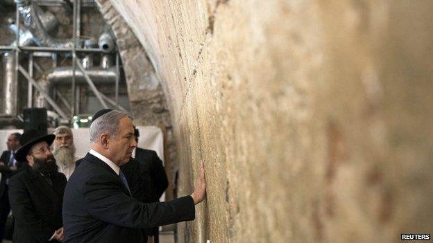 Israel's Prime Minister Benjamin Netanyahu touches the stones of the Western Wall, one of Judaism's holiest sites, in Jerusalem's Old City March 18, 2015