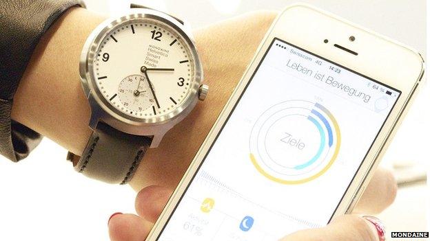 Mondaine watch with smartphone