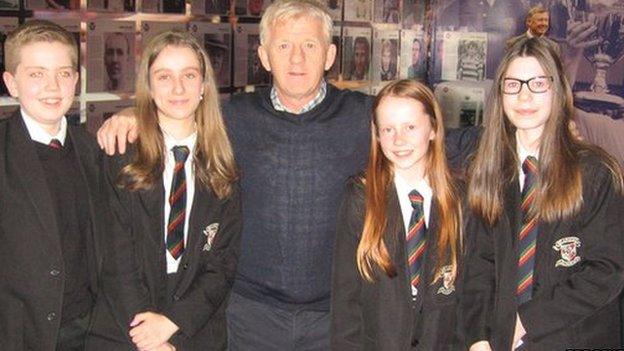 Gordon Strachan with the School Reporters