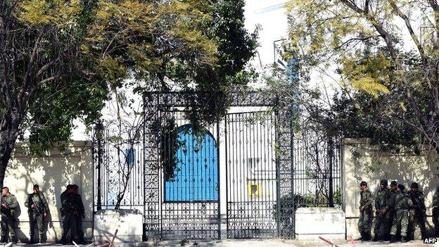 Security forces outside the Bardo Museum