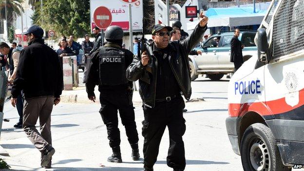 Security forces outside the Bardo Museum