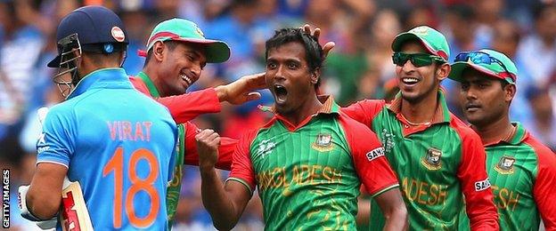 Bangladesh celebrate the dismissal of Virat Kohli