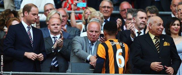 Hull City captain Curtis Davies shakes hands with Greg Dyke at FA Cup final