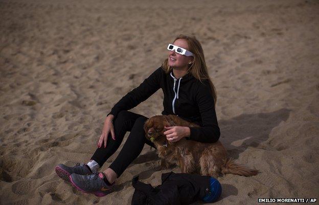 eclipse watcher in Spain