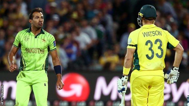 Wahab Riaz (left) and Shane Watson (right)